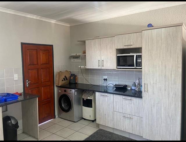 3 BEDROOM TOWNHOUSE FOR SALE IN NEWMARKET